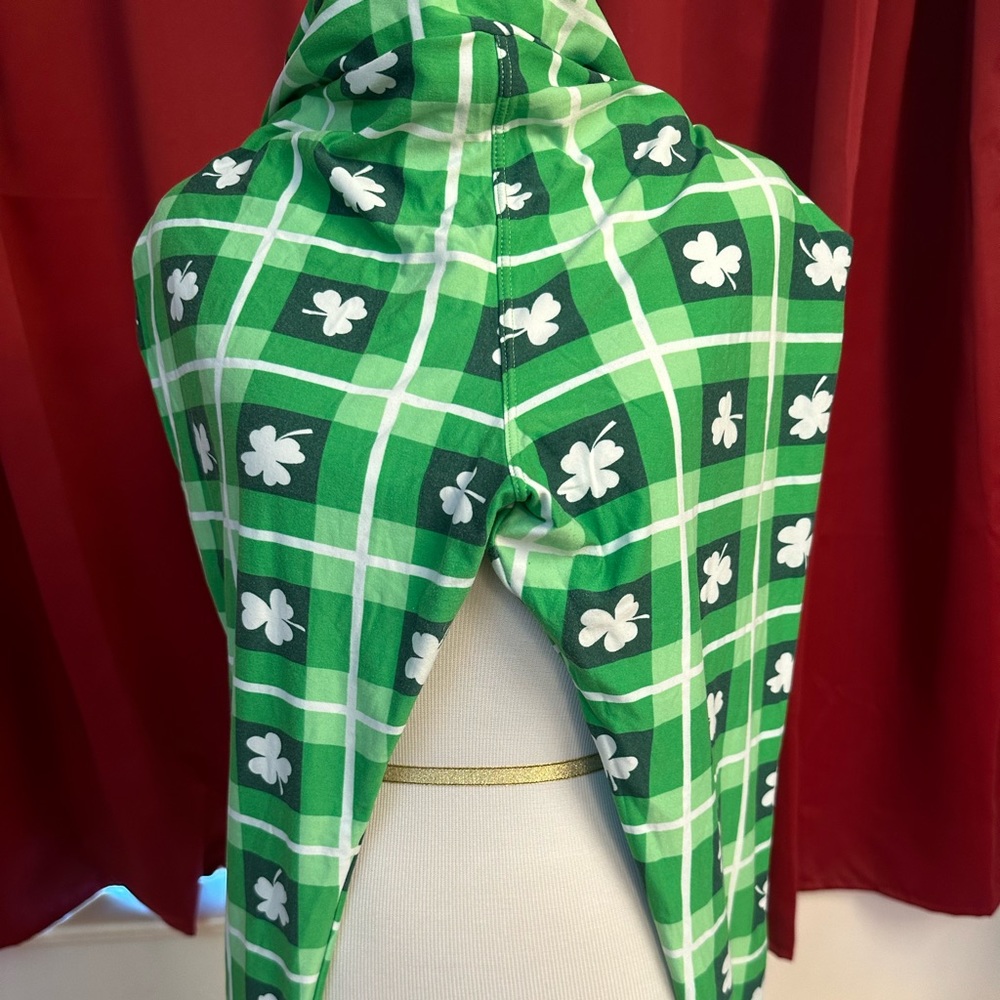 LulaRoe 4 leaf clover leggings